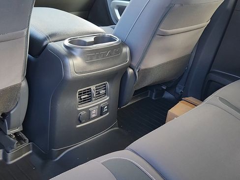 Used 2022 Nissan Titan SV w/ SV Convenience Package image 18
