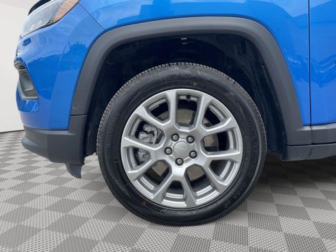Used 2023 Jeep Compass Latitude AWD/4WD image 7