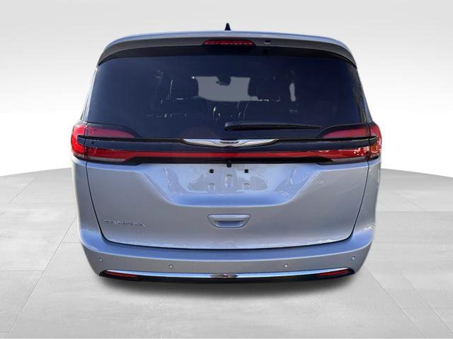Used 2026 Chrysler Pacifica Select FWD image 6