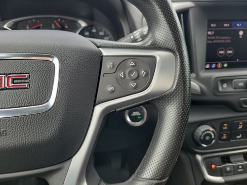 Used 2024 GMC Terrain SLE FWD image 19