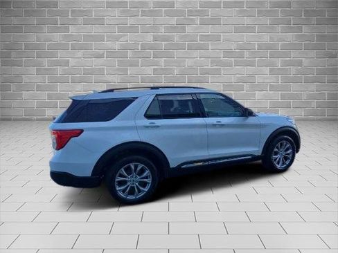 Certified 2023 Ford Explorer XLT w/ Equipment Group 202A AWD/4WD image 5