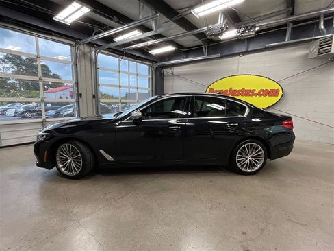 Used 2018 BMW 530i w/ Premium Package RWD image 2