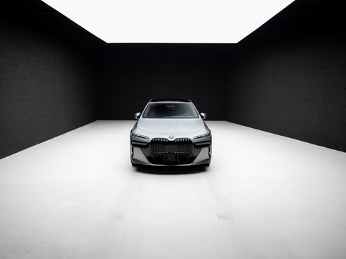 Used 2023 BMW i7 xDrive60 image 82