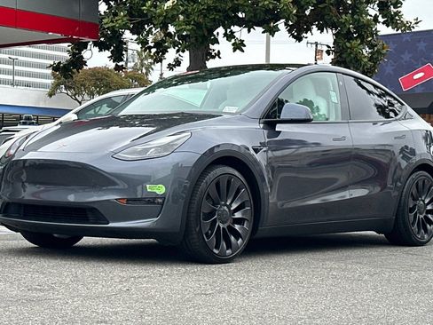 Used 2023 Tesla Model Y Performance AWD/4WD image 8