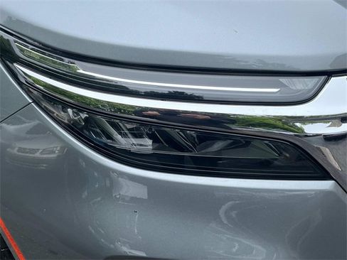 Used 2023 Chevrolet Equinox LT image 3