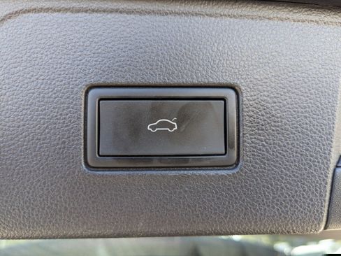 Used 2024 Volkswagen Atlas SE image 13