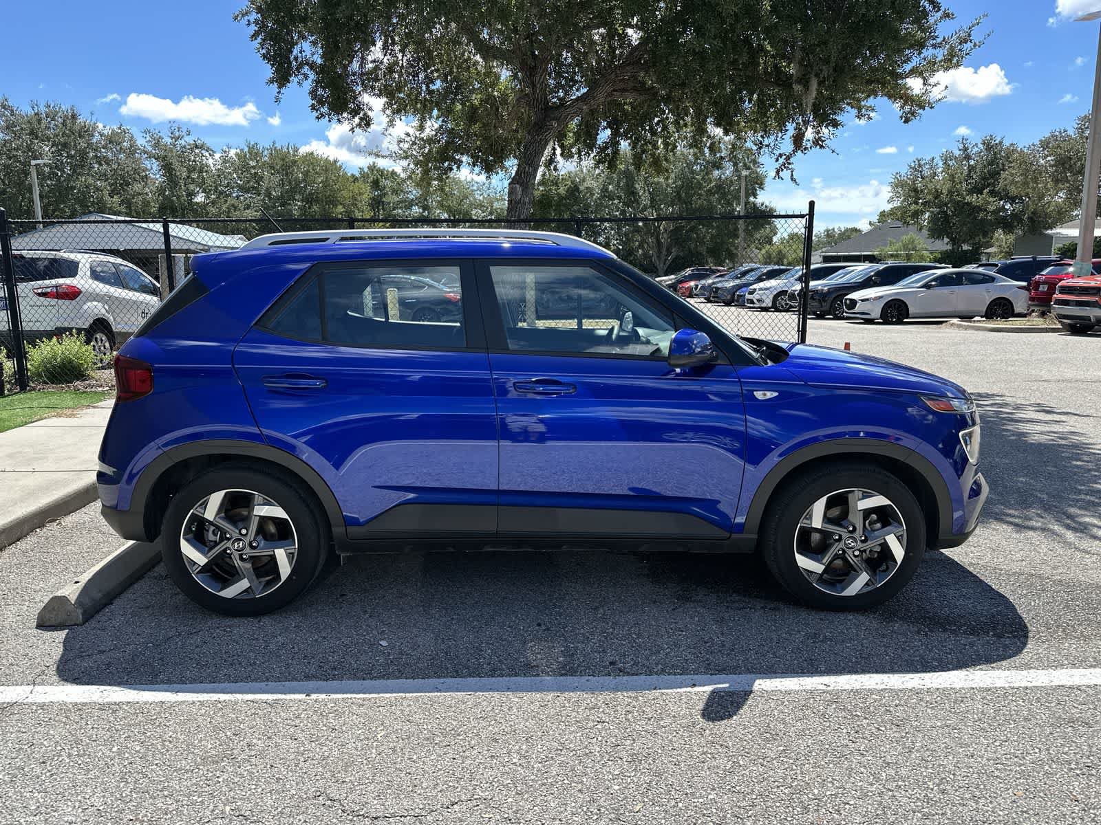 Used 2024 Hyundai Venue Limited FWD image 10