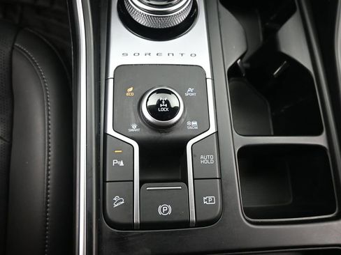 Used 2023 Kia Sorento EX image 19