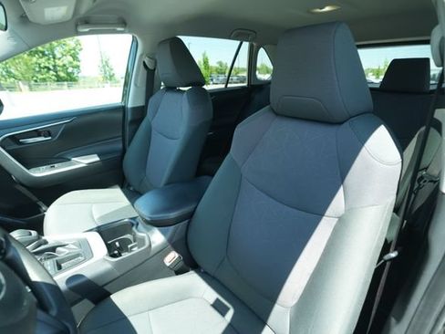 Used 2024 Toyota RAV4 XLE FWD image 40