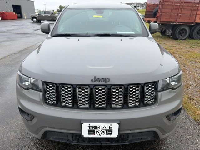 Used 2022 Jeep Grand Cherokee Laredo X AWD/4WD image 2