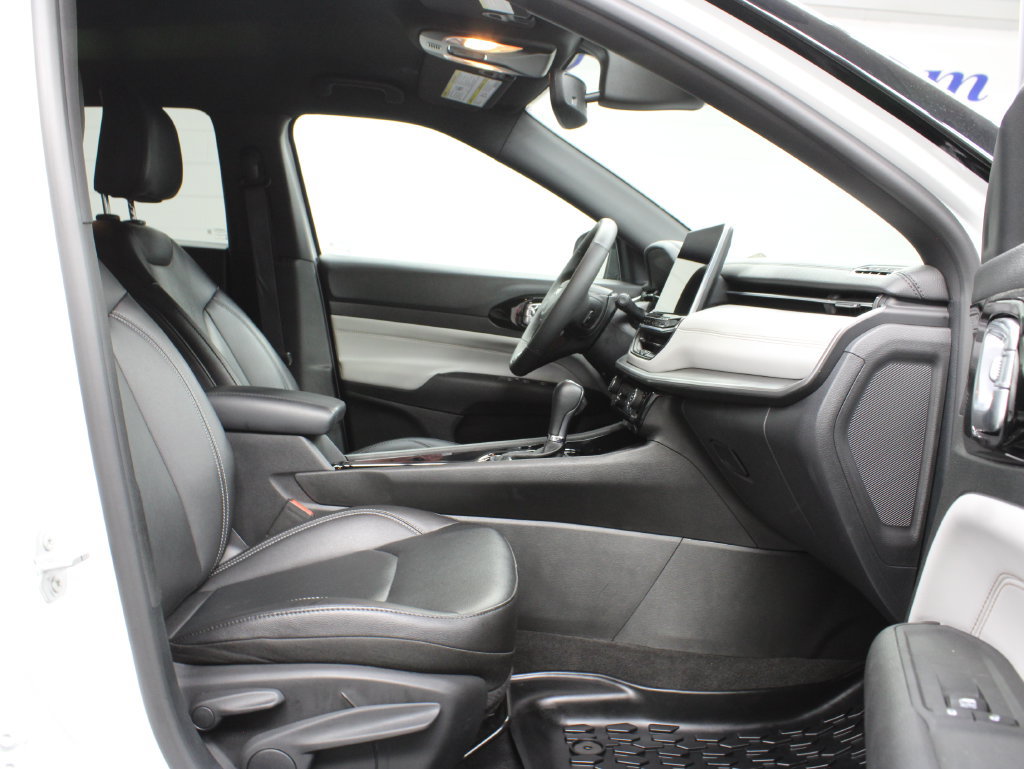 Used 2025 Jeep Compass Limited AWD/4WD image 32