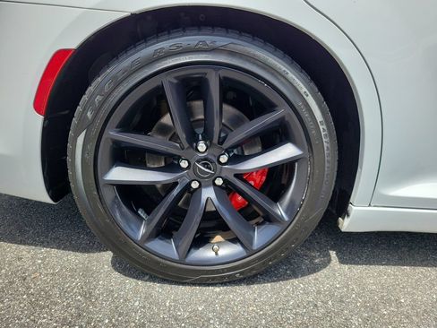 Used 2023 Chrysler 300 C RWD image 5