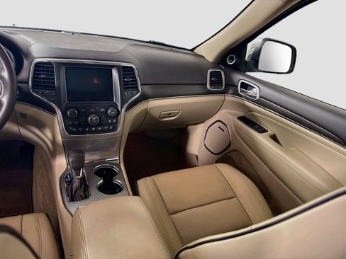 Used 2018 Jeep Grand Cherokee Overland AWD/4WD image 18