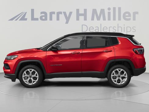 Certified 2025 Jeep Compass Limited AWD/4WD image 5
