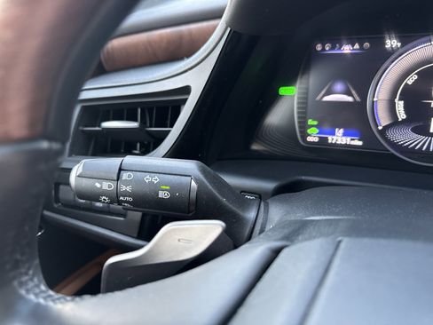 Used 2023 Lexus ES 300h Ultra Luxury image 29