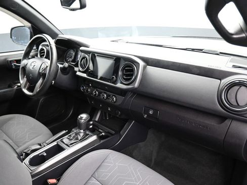 Used 2017 Toyota Tacoma TRD Off-Road image 47