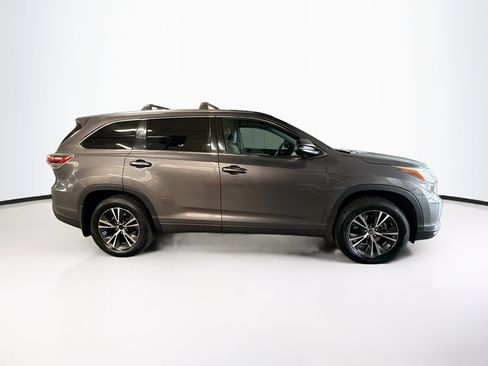 Used 2016 Toyota Highlander XLE AWD/4WD image 10