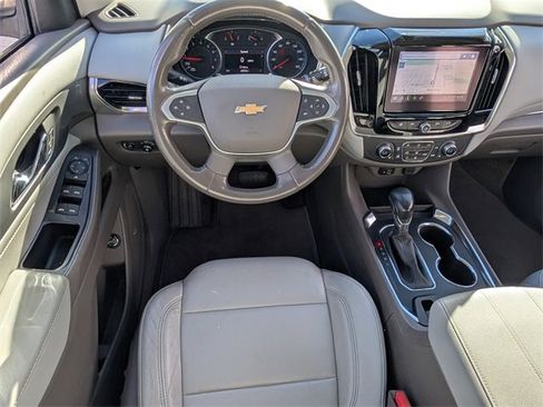 Used 2021 Chevrolet Traverse LT w/ LT Premium Package image 7