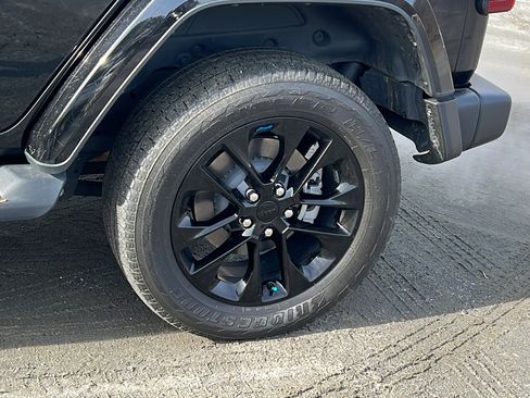 Used 2023 Jeep Wrangler Sahara w/ Cold Weather Group image 12