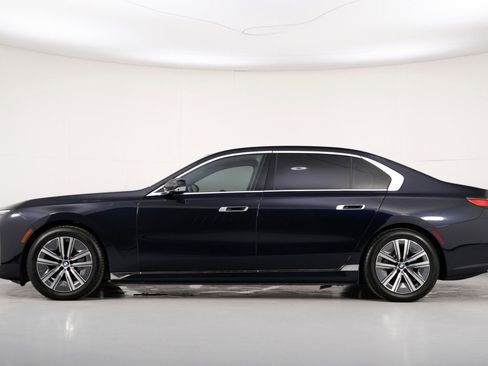 Used 2024 BMW i7 eDrive50 w/ Premium Package image 9