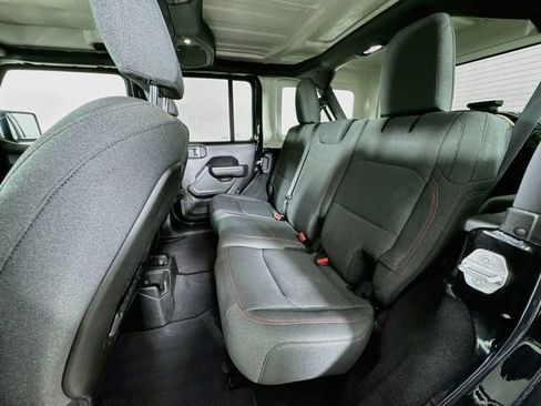 Used 2025 Jeep Wrangler Unlimited Rubicon AWD/4WD image 20