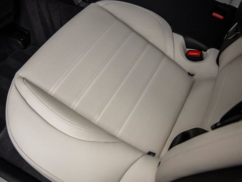 Certified 2025 Porsche Panamera image 28