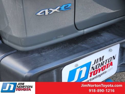 Used 2022 Jeep Wrangler Unlimited Sahara AWD/4WD image 11