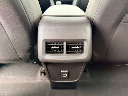 Used 2022 Chevrolet Equinox LT image 24