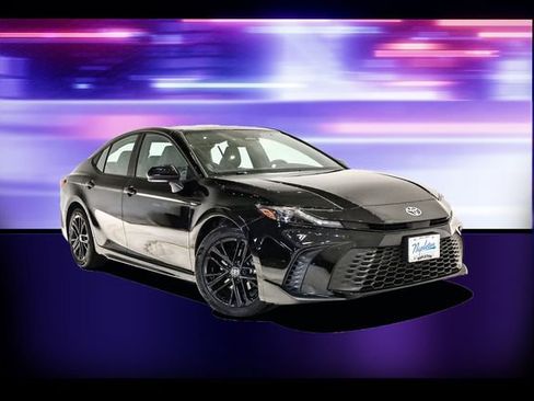 Used 2025 Toyota Camry SE image 34