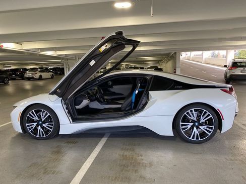Used 2019 BMW i8 Coupe image 3