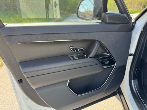 New 2026 Land Rover Range Rover Sport Dynamic SE AWD/4WD image 9