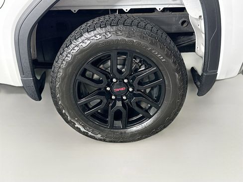 Used 2024 GMC Sierra 1500 Elevation w/ LPO, Elevation Black Package image 11