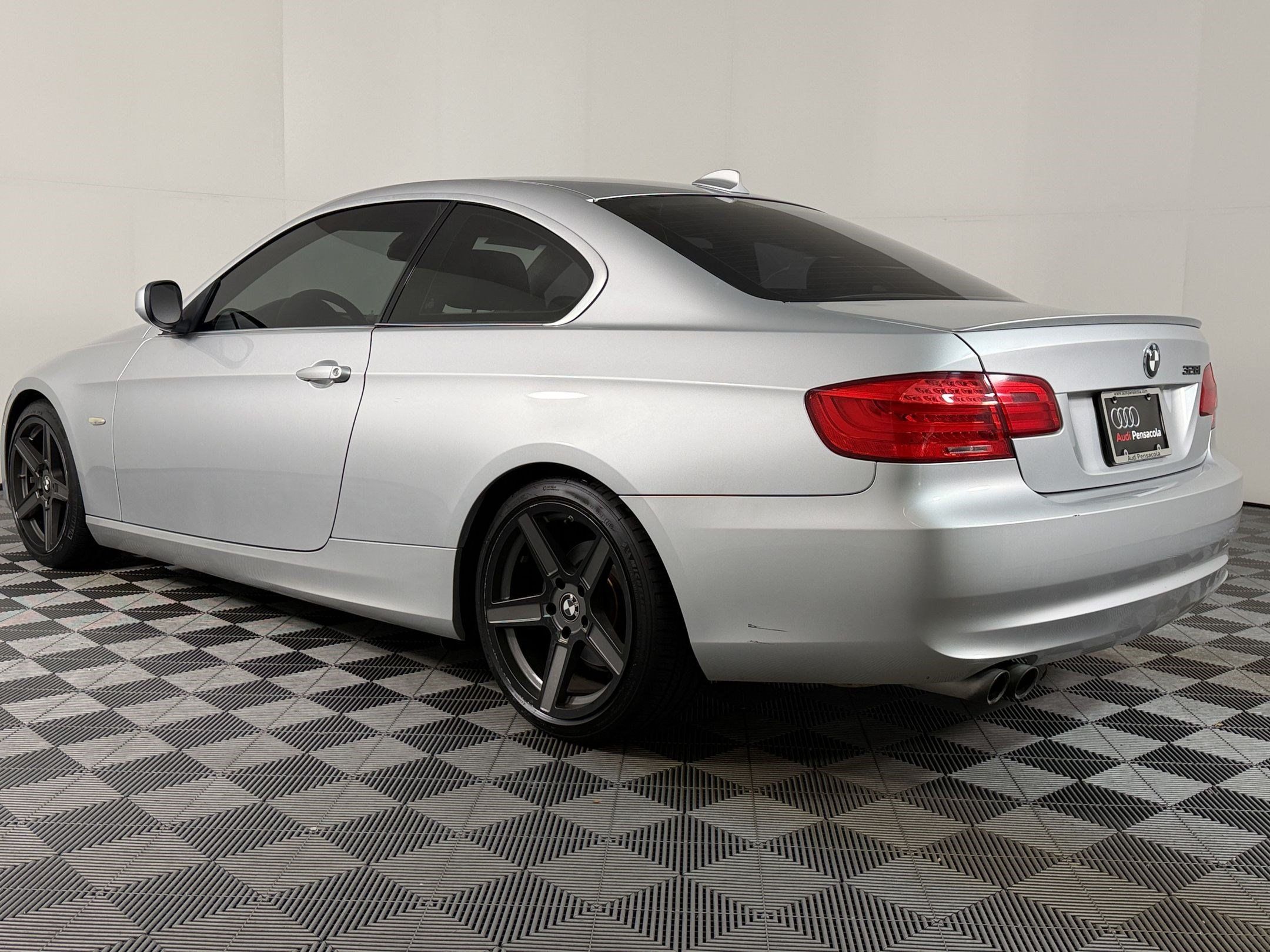 Used 2011 BMW 328i Coupe RWD image 2
