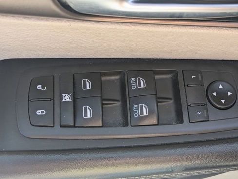 Used 2021 Chrysler Voyager LX FWD image 12