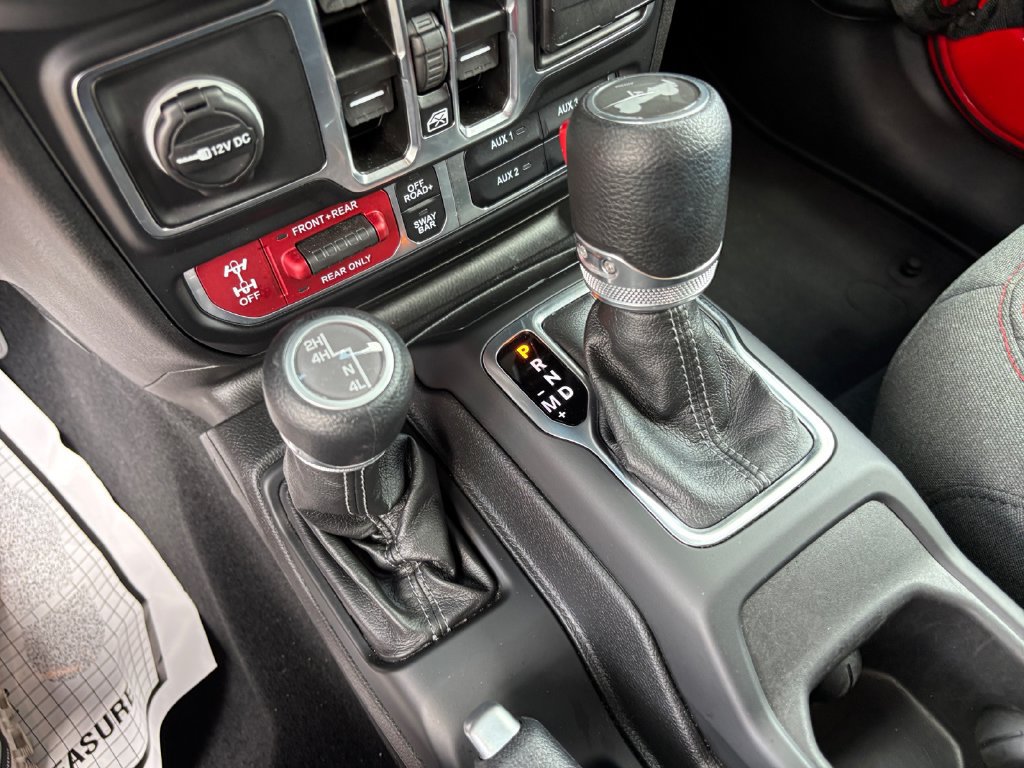 Used 2025 Jeep Wrangler Unlimited Rubicon w/ Convenience Group AWD/4WD image 28