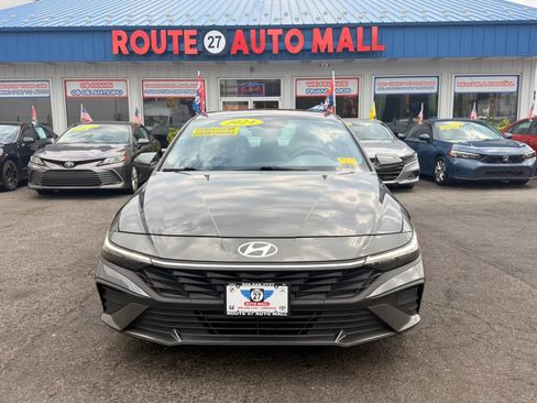 Used 2024 Hyundai Elantra SEL FWD image 3