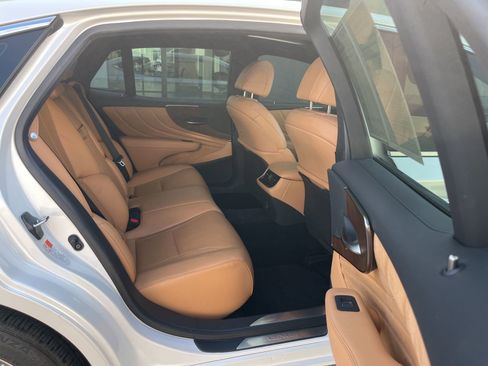 Used 2022 Lexus LS 500 w/ Accessory Package (Z2) RWD image 34