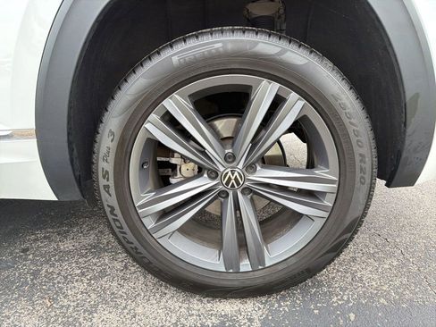 Certified 2021 Volkswagen Atlas Cross Sport SE w/ Panoramic Sunroof Package FWD image 10