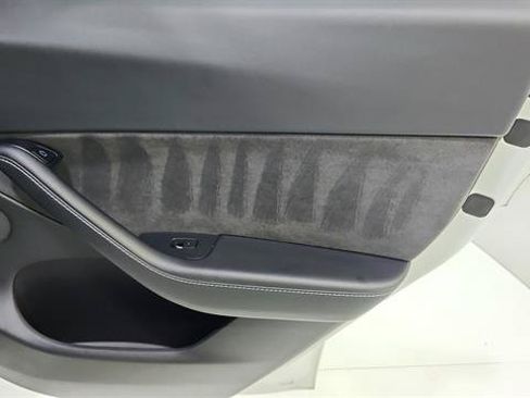 Used 2021 Tesla Model Y Long Range AWD/4WD image 33