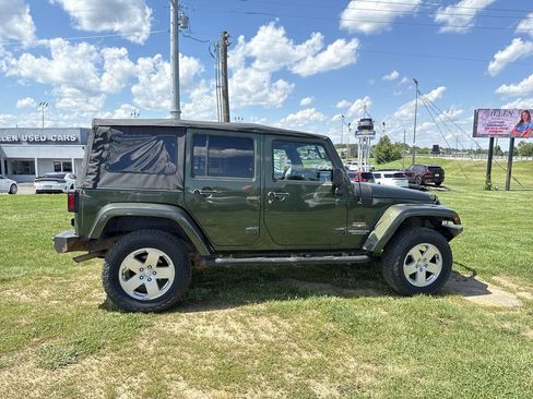 Used 2009 Jeep Wrangler Unlimited Sahara AWD/4WD image 14