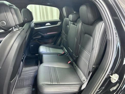 Certified 2026 Porsche Cayenne Coupe AWD/4WD image 28