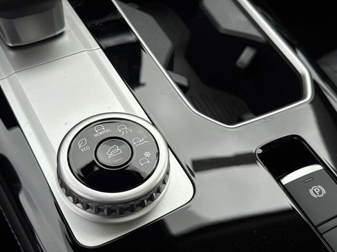 New 2025 Mitsubishi Outlander SEL image 28