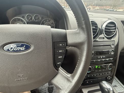 Used 2008 Ford Taurus X SEL image 22