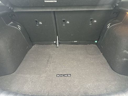 Used 2023 Nissan Kicks SR w/ SR Premium Package FWD image 23