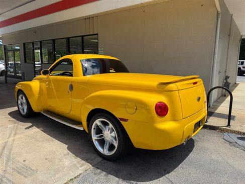 Used 2004 Chevrolet SSR w/ Preferred Equipment Group RWD image 11