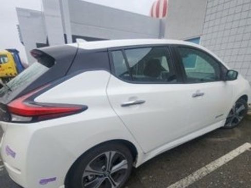 Used 2019 Nissan Leaf SV w/ SV Technology Package image 2