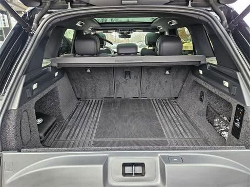 Used 2025 Land Rover Range Rover SE image 37