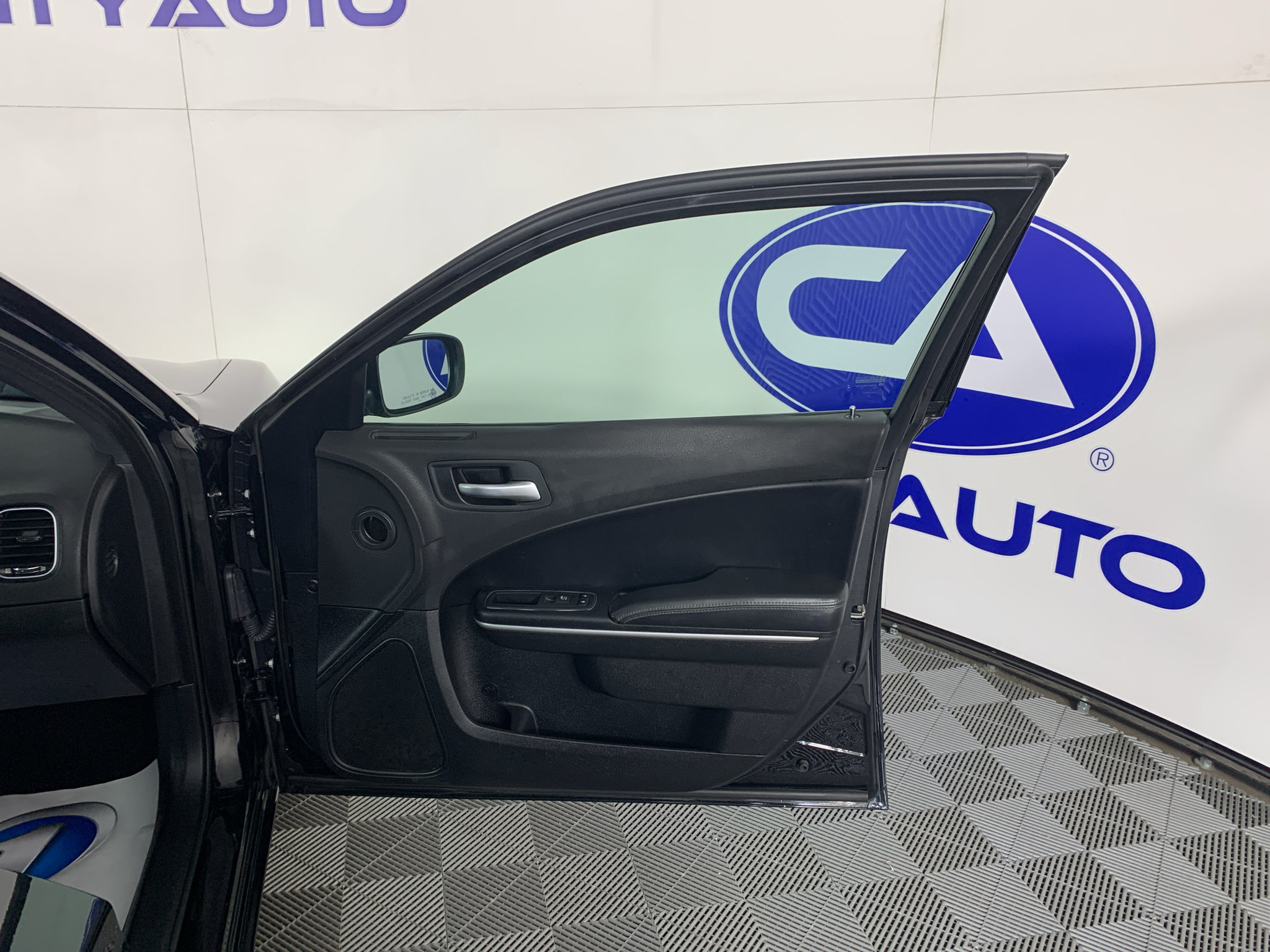 Used 2020 Dodge Charger SXT w/ Leather Interior Group RWD image 35
