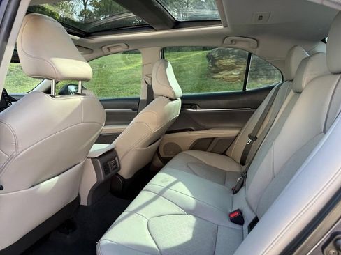 Used 2022 Toyota Camry XSE FWD image 10