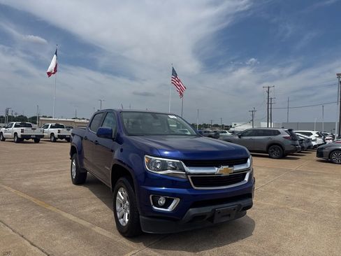 Used 2017 Chevrolet Colorado LT w/ LT Convenience Package RWD image 2